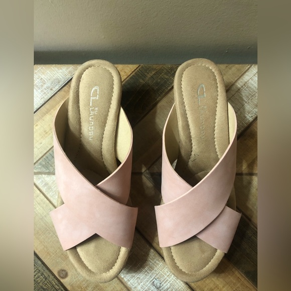 Women’s sandals by CL Laundry size 8/38.5…very clean (pic is dark) - Picture 1 of 5